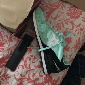 Brand new Saucony Shadow Aqua sz12 women